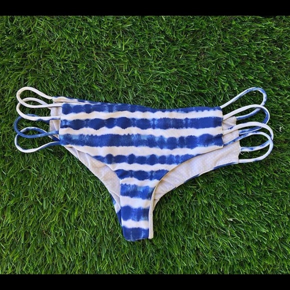 ACACIA - Picture 1 of 1